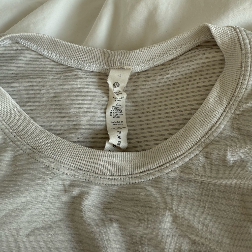 TWO 2️⃣ Lululemon Swiftly Relaxed Long-Sleeve Shirts
Hip Length - Picture 3 of 10